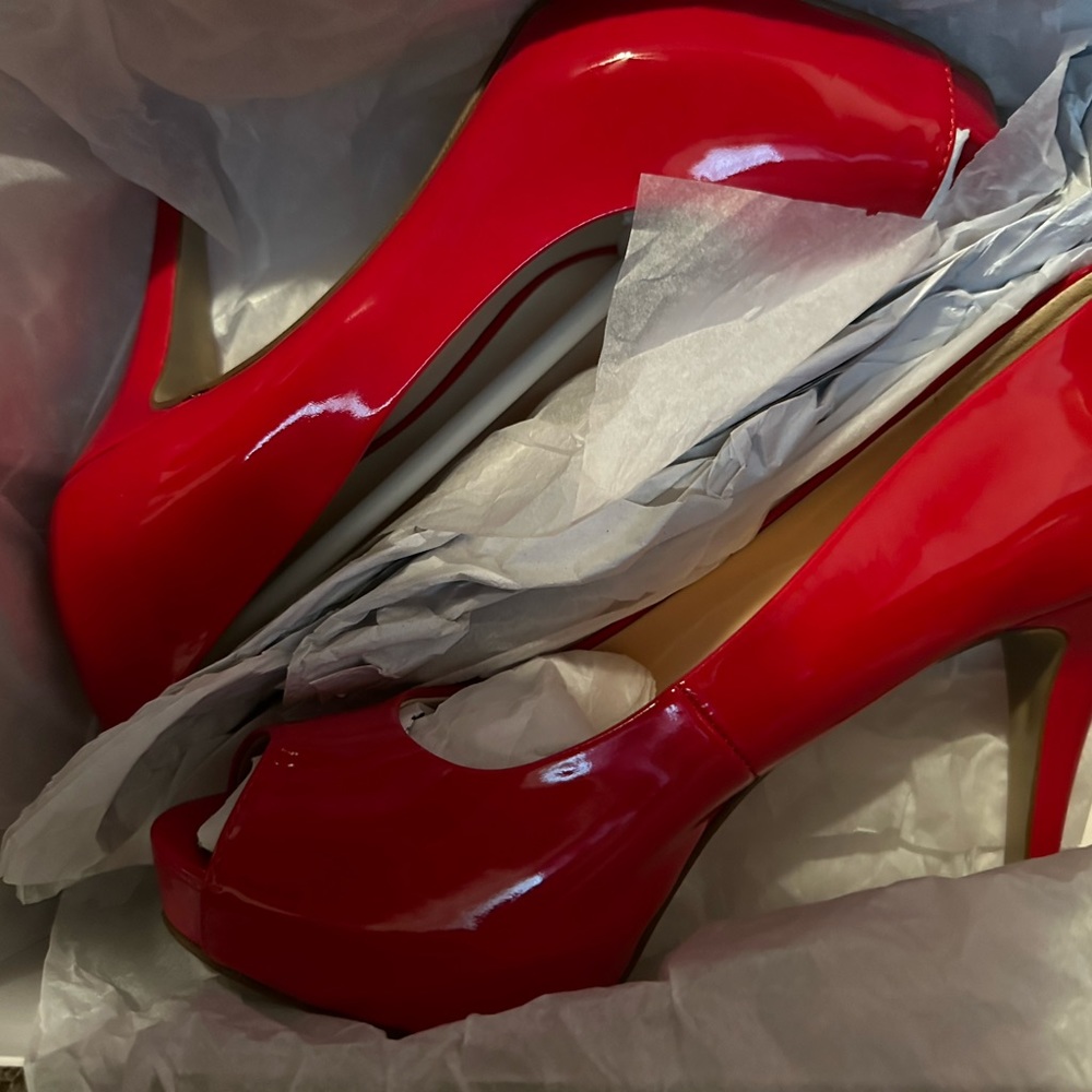 Beautiful bright red high heel shoes for the PERFECT valentines date night ❤️